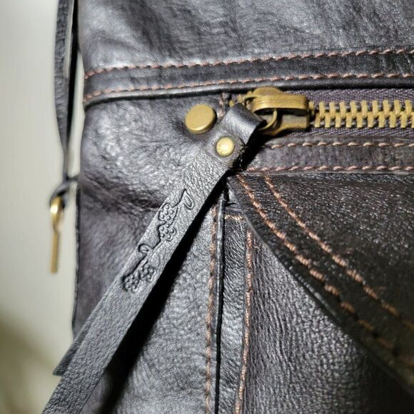 EUC FOSSIL BLACK GENUINE LEATHER SLING BAG MEDIUM - Picture 6 of 16